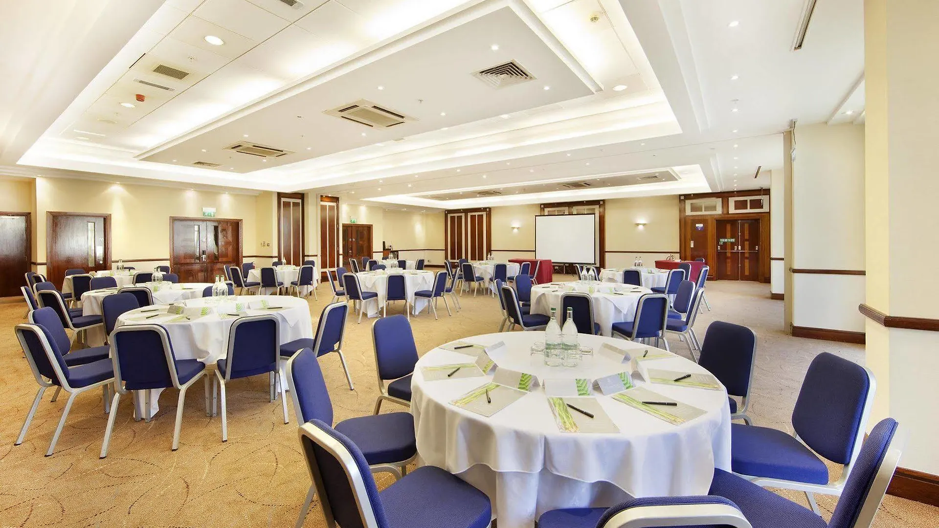 Best Western Plus The Quays Hotel Sheffield 4*,